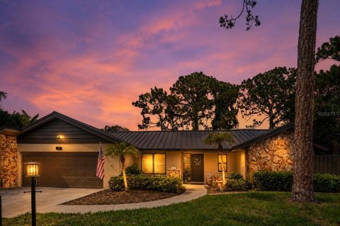 House in Sarasota, Florida 3 bedrooms, 218.23 sq.m. № 2284893