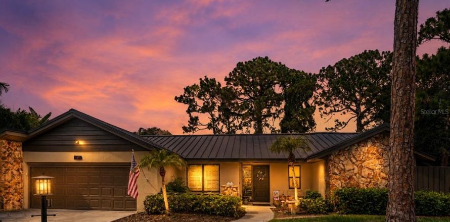 House in Sarasota, Florida 3 bedrooms, 218.23 sq.m. № 2284893