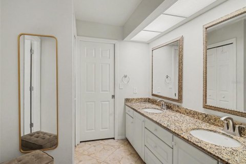 House in Sarasota, Florida 3 bedrooms, 218.23 sq.m. № 2284893 - photo 19
