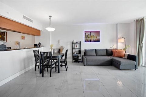 Купить кондоминиум в Майами, Флорида 1 спальня, 76.37м2, № 1970767 - фото 3