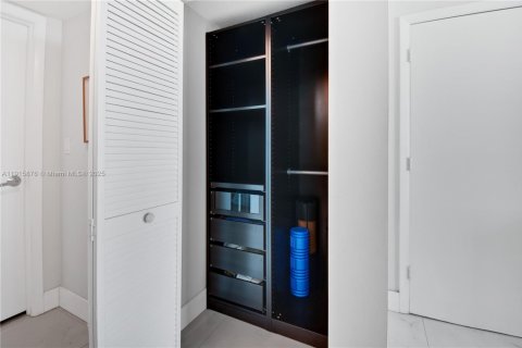 Купить кондоминиум в Майами, Флорида 1 спальня, 76.37м2, № 1970767 - фото 16