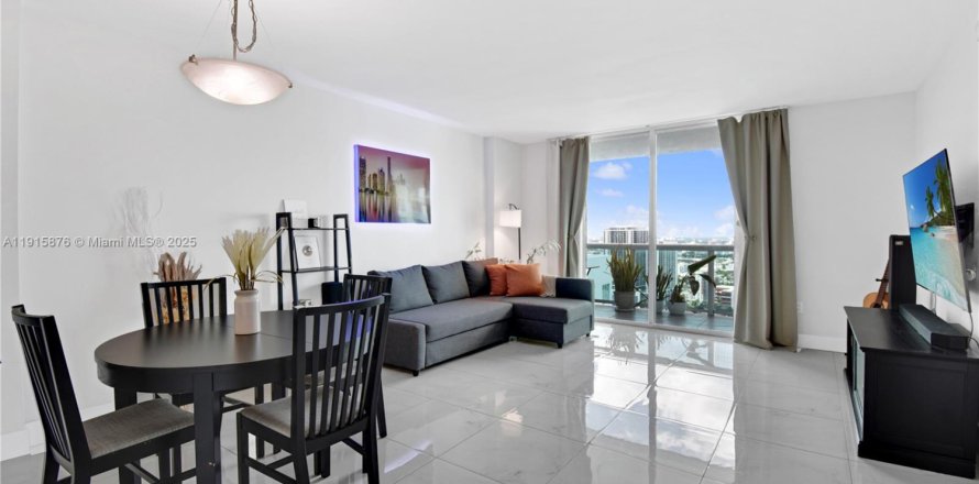 Кондоминиум с 1 спальней в Майами, Флорида № 1970767