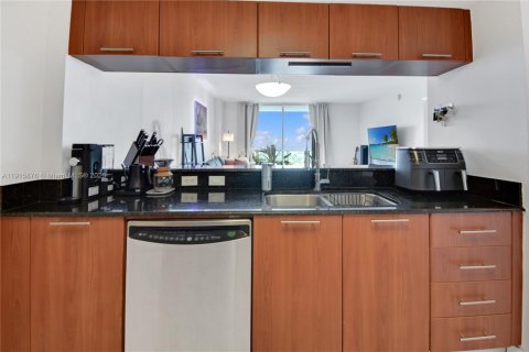 Купить кондоминиум в Майами, Флорида 1 спальня, 76.37м2, № 1970767 - фото 11