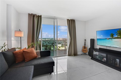 Купить кондоминиум в Майами, Флорида 1 спальня, 76.37м2, № 1970767 - фото 2