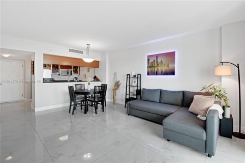 Купить кондоминиум в Майами, Флорида 1 спальня, 76.37м2, № 1970767 - фото 4