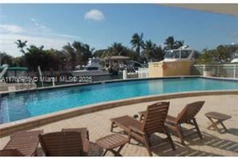 Condo in North Miami, Florida, 1 bedroom  № 1701543 - photo 5