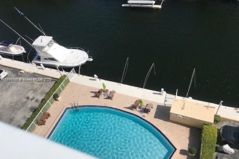 Condo in North Miami, Florida, 1 bedroom  № 1701543 - photo 6