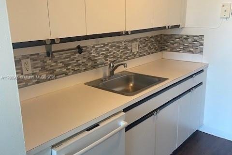 Condo in North Miami, Florida, 1 bedroom  № 1701543 - photo 9