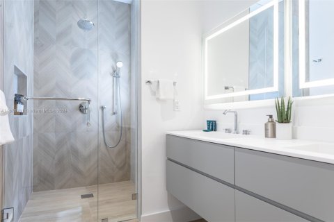 Townhouse in Miami, Florida 4 bedrooms, 256.13 sq.m. № 1938089 - photo 29