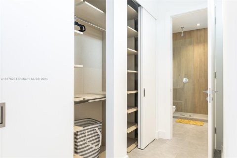 Townhouse in Miami, Florida 4 bedrooms, 256.13 sq.m. № 1938089 - photo 13