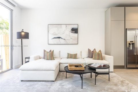 Townhouse in Miami, Florida 4 bedrooms, 256.13 sq.m. № 1938089 - photo 7