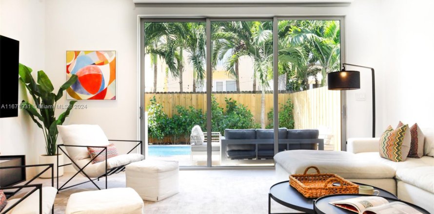 Townhouse in Miami, Florida 4 bedrooms, 256.13 sq.m. № 1938089