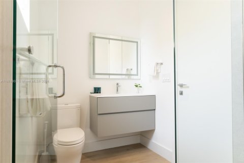 Townhouse in Miami, Florida 4 bedrooms, 256.13 sq.m. № 1938089 - photo 20