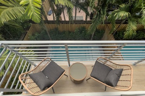 Townhouse in Miami, Florida 4 bedrooms, 256.13 sq.m. № 1938089 - photo 27