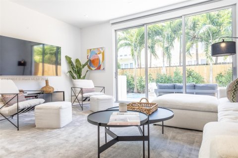 Townhouse in Miami, Florida 4 bedrooms, 256.13 sq.m. № 1938089 - photo 3