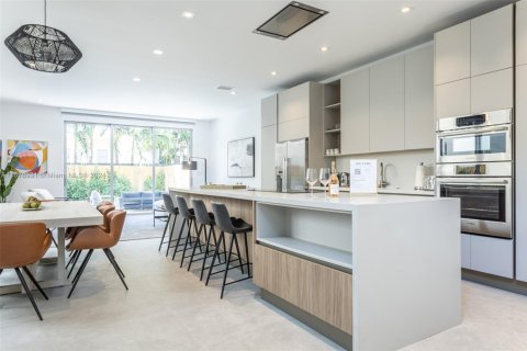 Townhouse in Miami, Florida 4 bedrooms, 256.13 sq.m. № 1938089 - photo 4