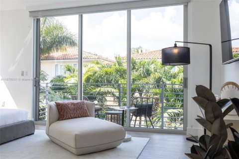 Townhouse in Miami, Florida 4 bedrooms, 256.13 sq.m. № 1938089 - photo 26