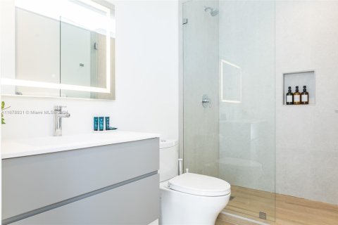 Townhouse in Miami, Florida 4 bedrooms, 256.13 sq.m. № 1938089 - photo 23