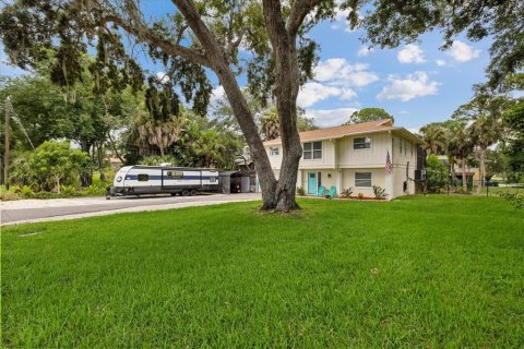 House in Tarpon Springs, Florida 3 bedrooms, 219.16 sq.m. № 2202569 - photo 3
