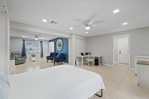House in Tarpon Springs, Florida 3 bedrooms, 219.16 sq.m. № 2202569 - photo 12