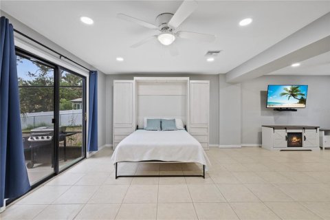 House in Tarpon Springs, Florida 3 bedrooms, 219.16 sq.m. № 2202569 - photo 10