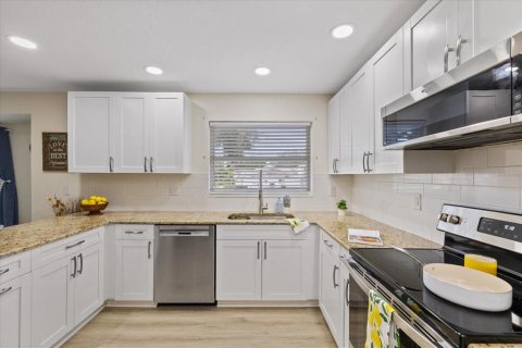 House in Tarpon Springs, Florida 3 bedrooms, 219.16 sq.m. № 2202569 - photo 22