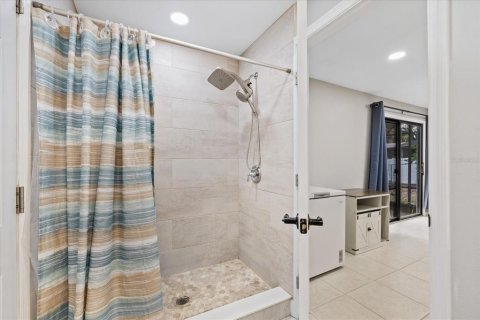 House in Tarpon Springs, Florida 3 bedrooms, 219.16 sq.m. № 2202569 - photo 15