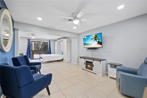 House in Tarpon Springs, Florida 3 bedrooms, 219.16 sq.m. № 2202569 - photo 8