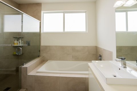 Touwnhouse à vendre à Doral, Floride: 3 chambres, 168.71 m2 № 2090670 - photo 12