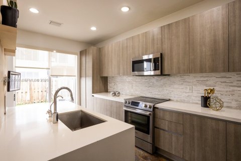 Touwnhouse à vendre à Doral, Floride: 3 chambres, 168.71 m2 № 2090670 - photo 8