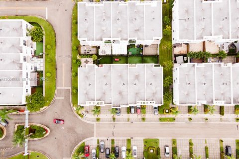 Touwnhouse à vendre à Doral, Floride: 3 chambres, 168.71 m2 № 2090670 - photo 4