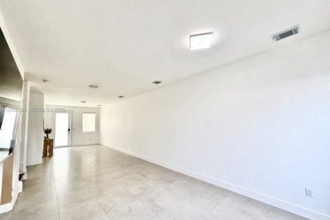 Touwnhouse à vendre à Doral, Floride: 3 chambres, 168.71 m2 № 2090670 - photo 7