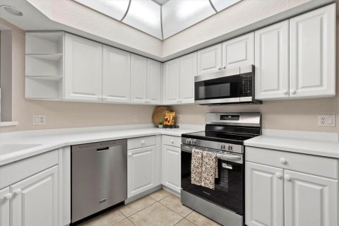 Condo in Bradenton, Florida, 2 bedrooms  № 1919798 - photo 12