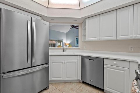 Condo in Bradenton, Florida, 2 bedrooms  № 1919798 - photo 11