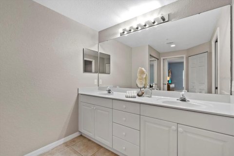 Condo in Bradenton, Florida, 2 bedrooms  № 1919798 - photo 15