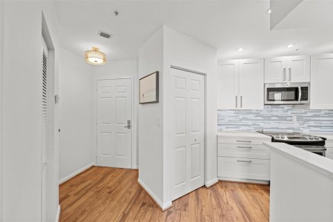 Condo in Fort Lauderdale, Florida, 2 bedrooms  № 2081892 - photo 5