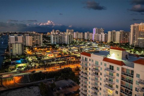 Condo in Fort Lauderdale, Florida, 2 bedrooms  № 2081892 - photo 18