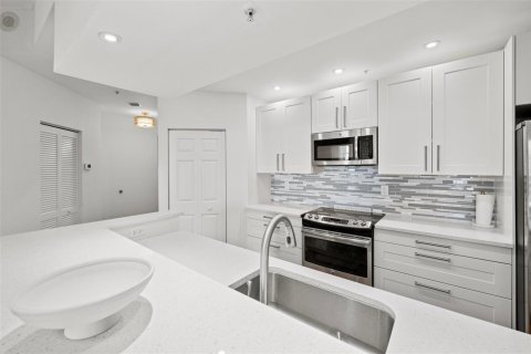 Condo in Fort Lauderdale, Florida, 2 bedrooms  № 2081892 - photo 4