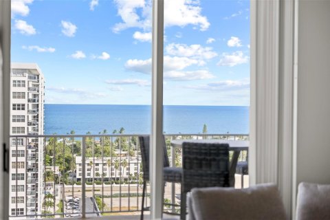 Condo in Fort Lauderdale, Florida, 2 bedrooms  № 2081892 - photo 11