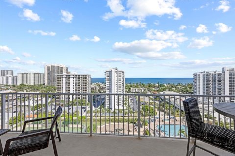 Condo in Fort Lauderdale, Florida, 2 bedrooms  № 2081892 - photo 12