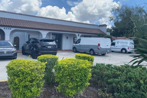 Commercial property in Orlando, Florida № 2298831
