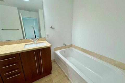 Купить кондоминиум в Майами, Флорида 2 спальни, 102.75м2, № 2049973 - фото 7