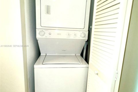 Купить кондоминиум в Майами, Флорида 2 спальни, 102.75м2, № 2049973 - фото 10