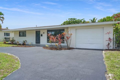 House in Hollywood, Florida 4 bedrooms № 1788418 - photo 1