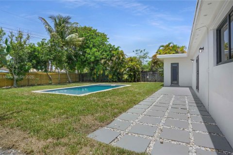 House in Hollywood, Florida 4 bedrooms № 1788418 - photo 24