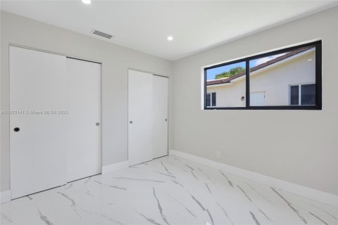 House in Hollywood, Florida 4 bedrooms № 1788418 - photo 19