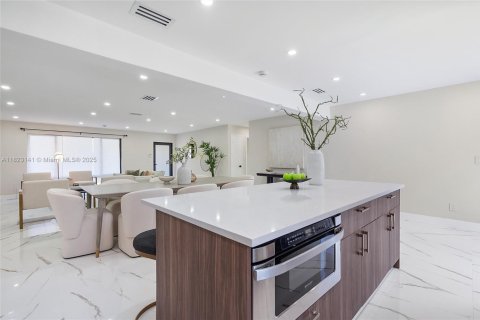 House in Hollywood, Florida 4 bedrooms № 1788418 - photo 8