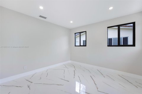 House in Hollywood, Florida 4 bedrooms № 1788418 - photo 15