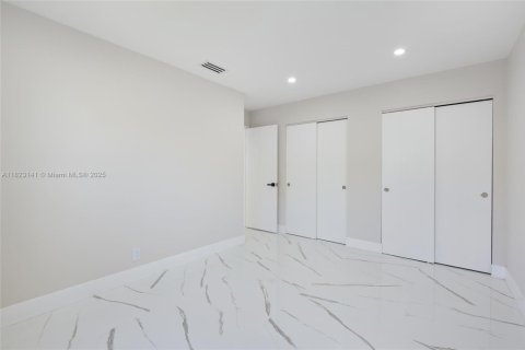 House in Hollywood, Florida 4 bedrooms № 1788418 - photo 22