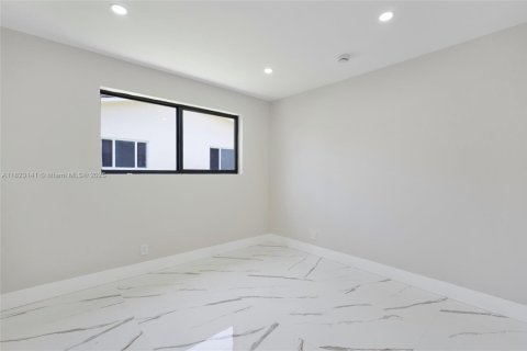 House in Hollywood, Florida 4 bedrooms № 1788418 - photo 18